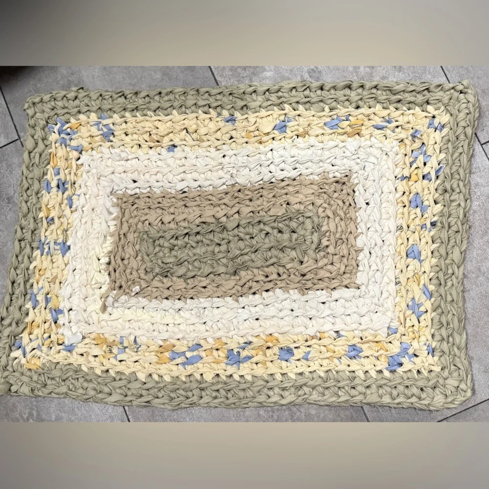 Handmade crocheted rag rug bathroom mat 18x28” rectangular
